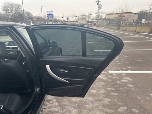 Used 2017 BMW 320i xDrive Sedan image 18