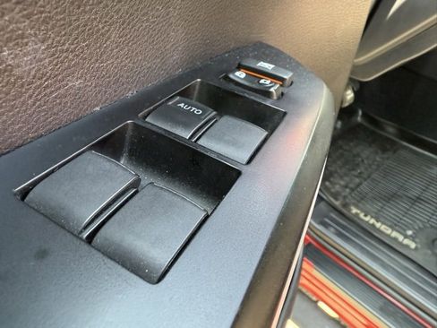 Used 2017 Toyota Tundra SR5 image 16