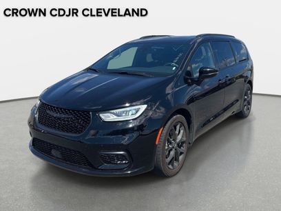 Used 2025 Chrysler Pacifica Limited