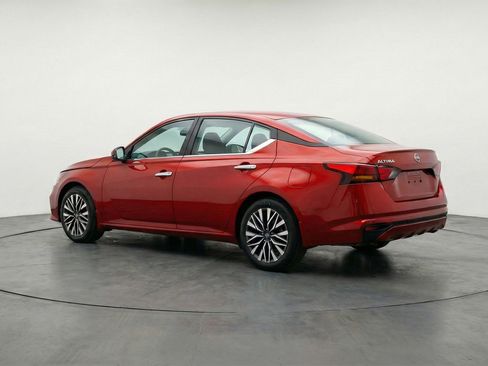 Used 2025 Nissan Altima 2.5 SV FWD image 6