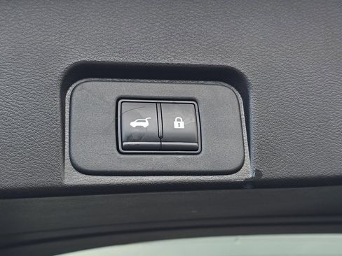 Used 2024 Nissan Rogue SL w/ SL Premium Package image 11