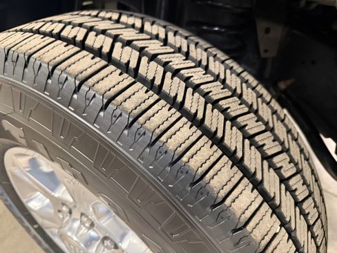 Used 2024 RAM 2500 Big Horn w/ Sport Appearance Package image 5