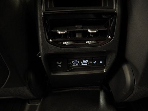 Used 2023 Jeep Grand Cherokee Limited w/ Luxury Tech Group II image 27