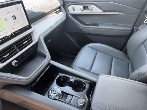 Used 2025 Ford Explorer Active w/ Active Comfort Package RWD image 34