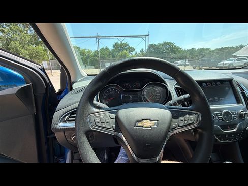 Used 2017 Chevrolet Cruze LT w/ LT True North Edition FWD image 11