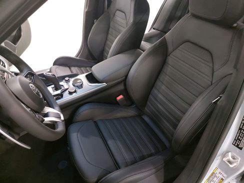 New 2025 Alfa Romeo Giulia w/ Veloce Package Rwd image 15