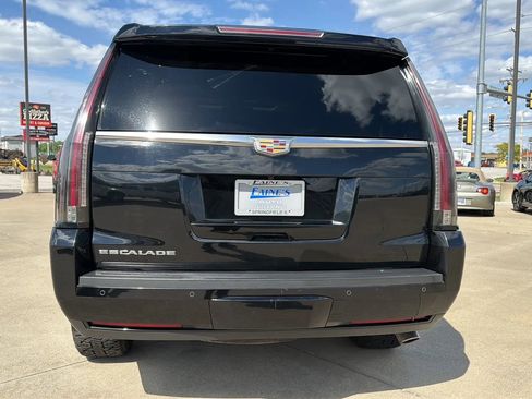 Used 2016 Cadillac Escalade Premium AWD/4WD image 16