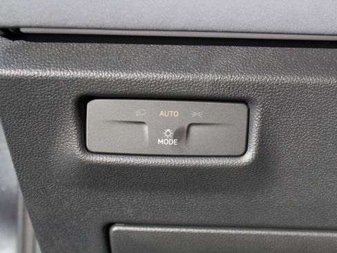 New 2026 Volkswagen Tiguan SE image 15