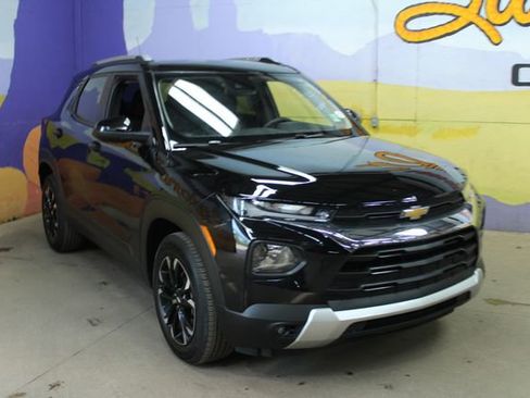 Used 2022 Chevrolet TrailBlazer LT w/ Convenience Package FWD image 4