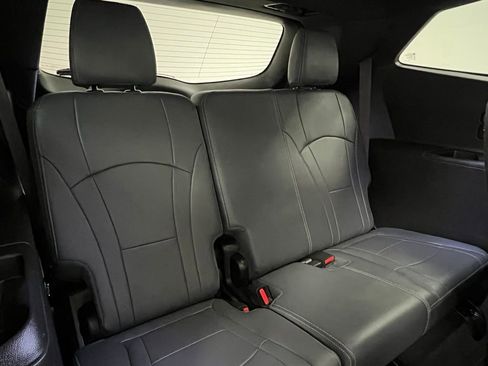 Used 2024 Buick Enclave Premium image 68