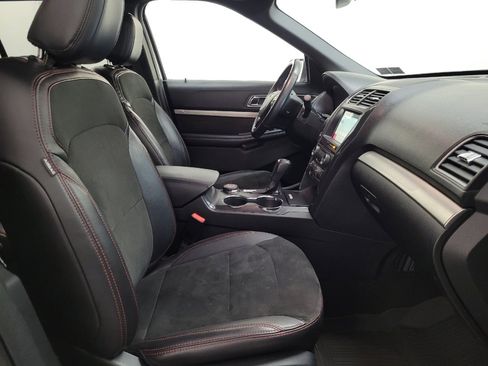 Used 2018 Ford Explorer XLT w/ Equipment Group 202A AWD/4WD image 21