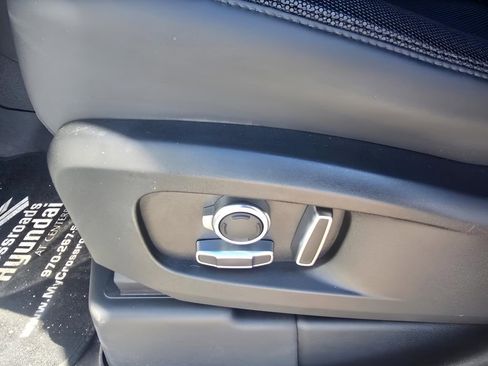 Used 2023 Land Rover Defender 130 X-Dynamic SE image 27