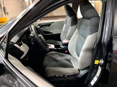 Used 2019 Toyota RAV4 XLE w/ Convenience Package image 8
