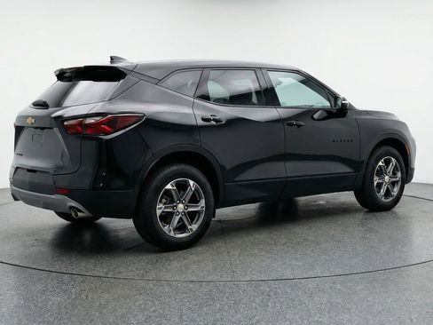 Used 2025 Chevrolet Blazer LT image 9