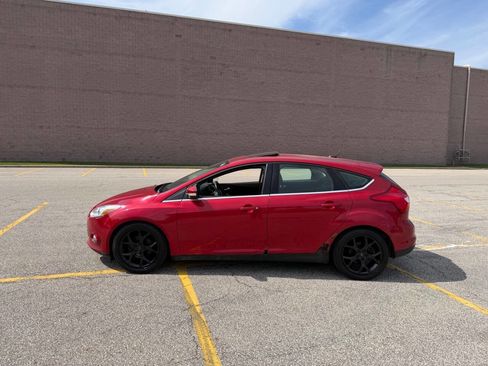 Used 2012 Ford Focus SEL FWD image 2