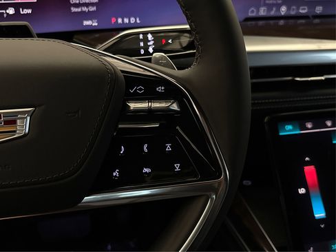 New 2026 Cadillac Escalade Platinum Sport w/ LPO, ONYX Package image 30