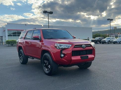 Certified 2022 Toyota 4Runner SR5 Premium AWD/4WD image 3