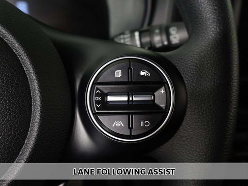 Used 2023 Kia Soul LX FWD image 3