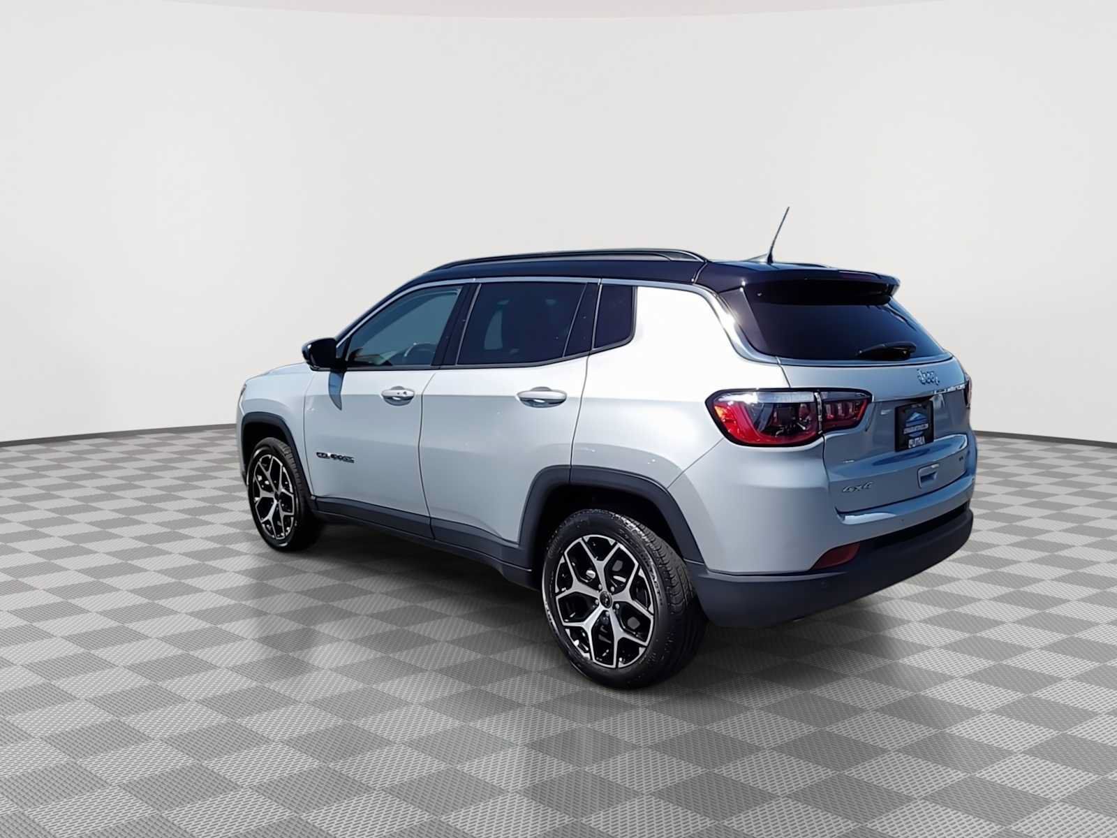 Used 2025 Jeep Compass Limited AWD/4WD image 6