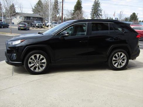 Certified 2021 Toyota RAV4 XLE Premium image 3