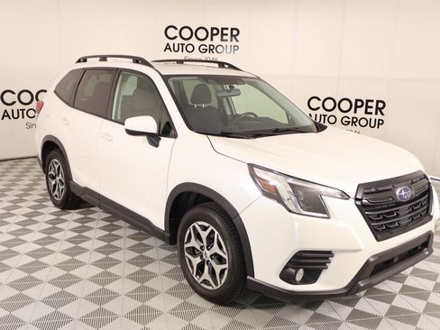 Used 2023 Subaru Forester Premium AWD/4WD image 1
