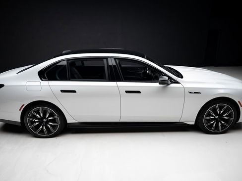 Used 2024 BMW i7 M70 AWD/4WD image 35