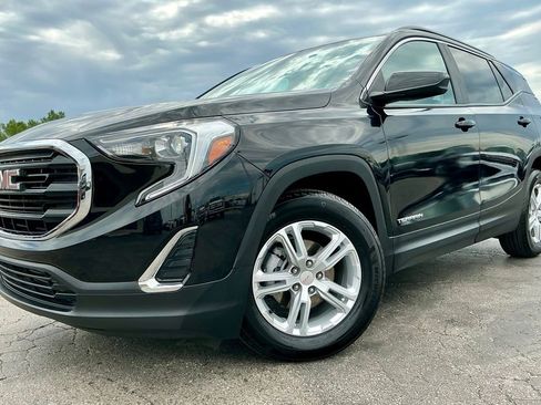 Used 2021 GMC Terrain SLE w/ Driver Convenience Package FWD image 3
