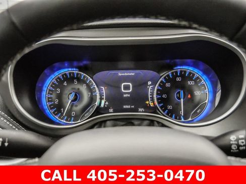 Used 2024 Chrysler Pacifica Touring-L AWD/4WD image 35