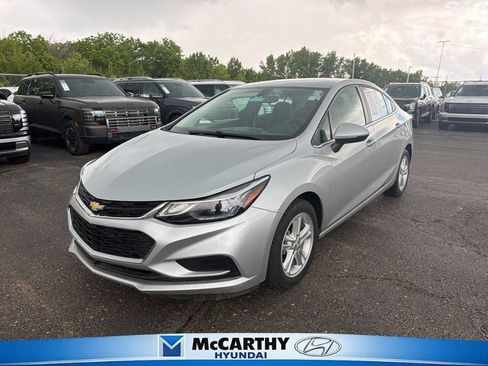 Used 2017 Chevrolet Cruze LT w/ Convenience Package FWD image 1