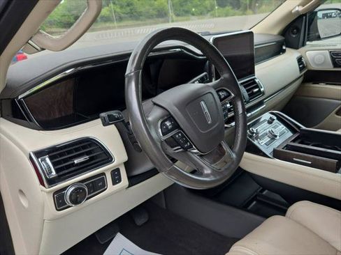 Used 2019 Lincoln Navigator Reserve image 14