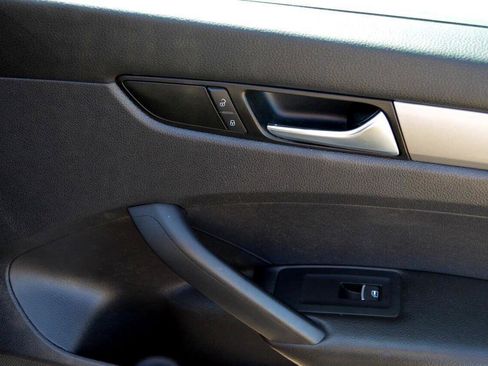 Used 2013 Volkswagen Passat 2.5 S image 24