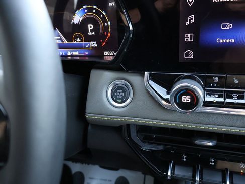 Used 2024 Chevrolet Colorado ZR2 w/ ZR2 Convenience Package III image 31