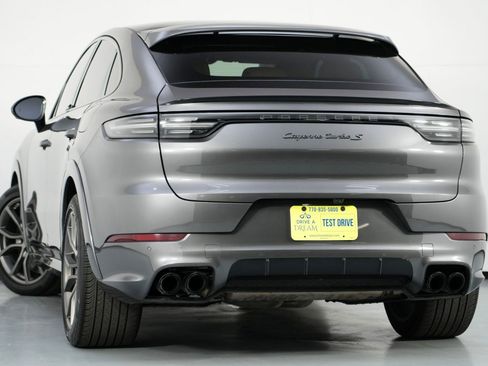 Used 2022 Porsche Cayenne Turbo S image 6