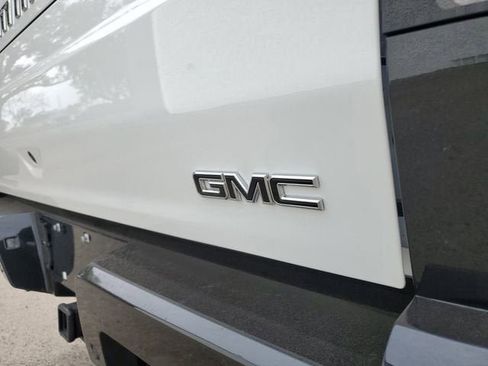 New 2026 GMC Hummer EV 4x4 Crew Cab image 7