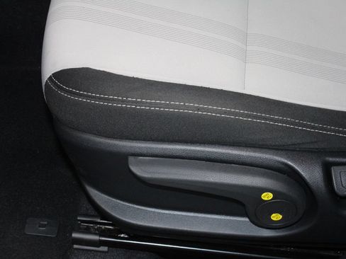 Used 2023 Hyundai Venue SEL FWD image 23