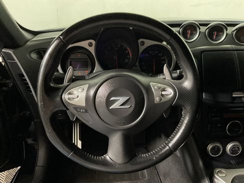Used 2014 Nissan 370Z Coupe RWD image 22