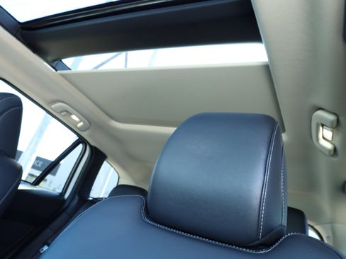 Used 2025 MAZDA CX-50 AWD 2.5 S w/ Premium Package image 17