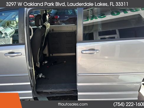 Used 2016 Dodge Grand Caravan SXT w/ Rear Park Assist Package image 27