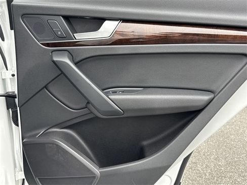 Used 2018 Audi Q5 2.0T Premium image 16