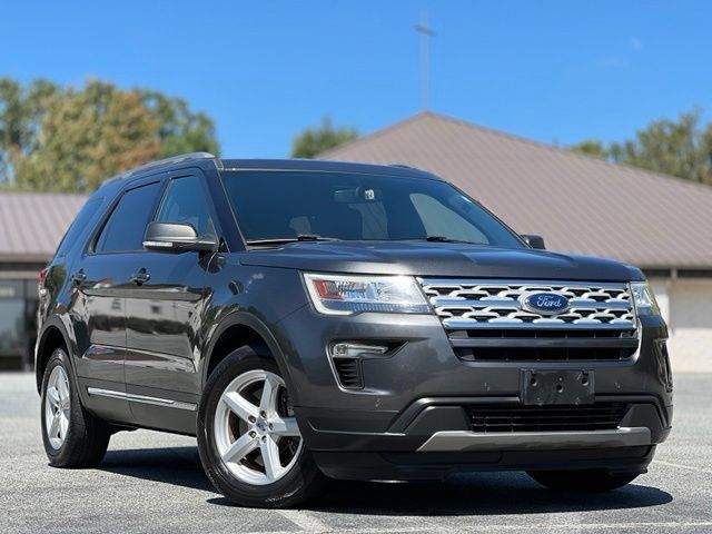 Used 2019 Ford Explorer XLT w/ Equipment Group 202A FWD image 3
