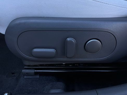 Used 2025 Hyundai Kona SEL image 11