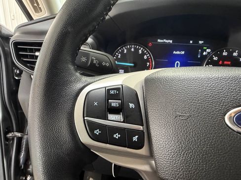 Used 2023 Ford Explorer XLT AWD/4WD image 17
