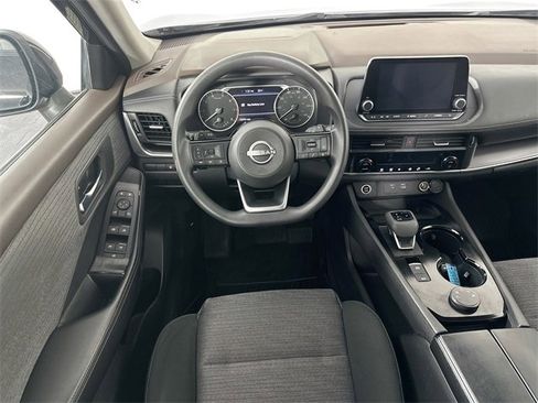 Used 2023 Nissan Rogue SV image 10