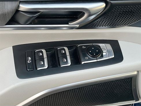 Used 2023 Kia Telluride EX w/ EX Captain's Chair Package image 18