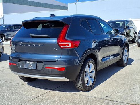 Used 2021 Volvo XC40 T4 Momentum w/ Protection Package Premier image 7