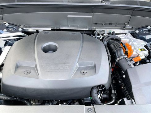 New 2026 Volvo XC90 T8 Plus w/ Protection Package Premier image 13