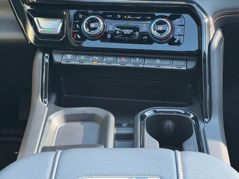 Used 2025 GMC Sierra 2500 AT4 w/ AT4 Premium Plus Package image 14