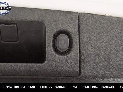 Used 2017 Chevrolet Suburban LT w/ LT Signature Package image 18