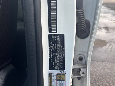 Used 2024 Kia Forte LXS FWD image 25