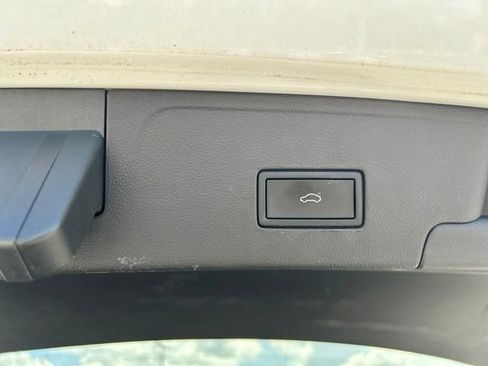 Used 2023 Volkswagen Atlas Cross Sport SE w/ Panoramic Sunroof Package FWD image 19
